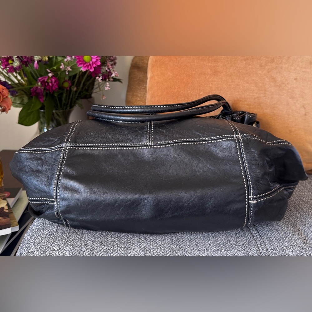 Adrienne Vittadini Gorgeous Black Leather Shoulder Bag - Picture 7 of 12